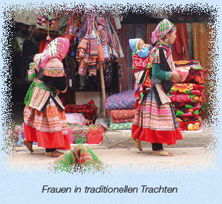 Frauen in traditionellen Trachten